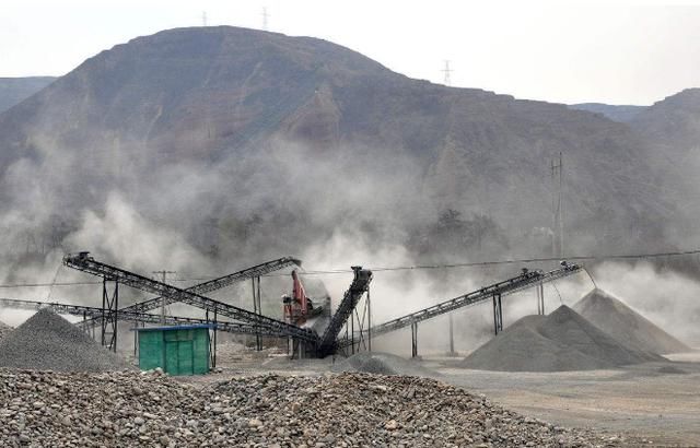 環(huán)保督查這么嚴(yán)，砂石廠粉塵彌漫怎么辦?超實用的除塵措施來了!